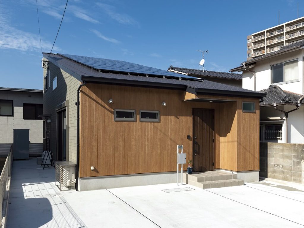 北九州市門司区 大きな吹き抜け 勾配天井のある家 イーホーム