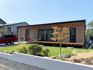 北九州市八幡東区「リビングと庭をつなぐウッドデッキのある平屋」
