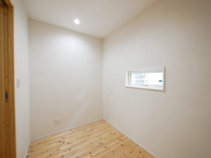 北九州市小倉北区「無垢床としっくい塗りで仕上げた自然素材の家」