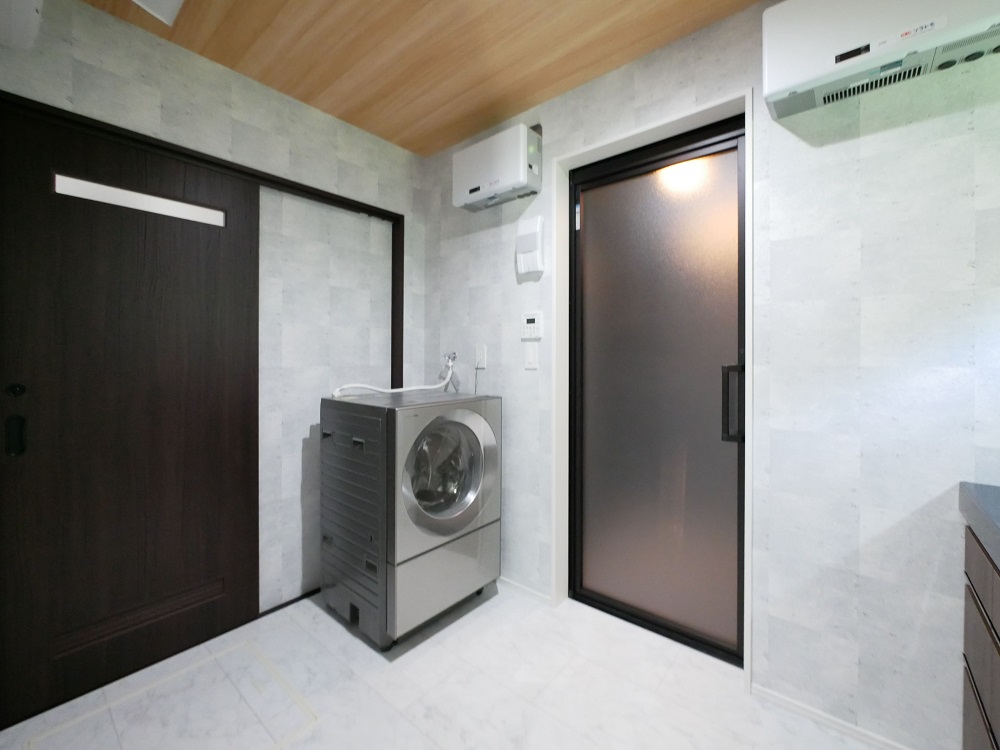 北九州のイーホームホテルライクな洗面室の施工事例
