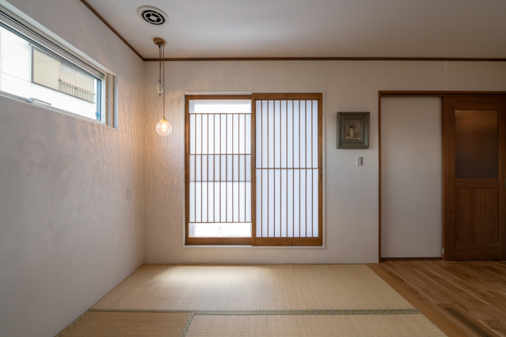 北九州市八幡東区「50代夫婦が暮らす平屋の終の棲家」猫間障子の畳コーナー