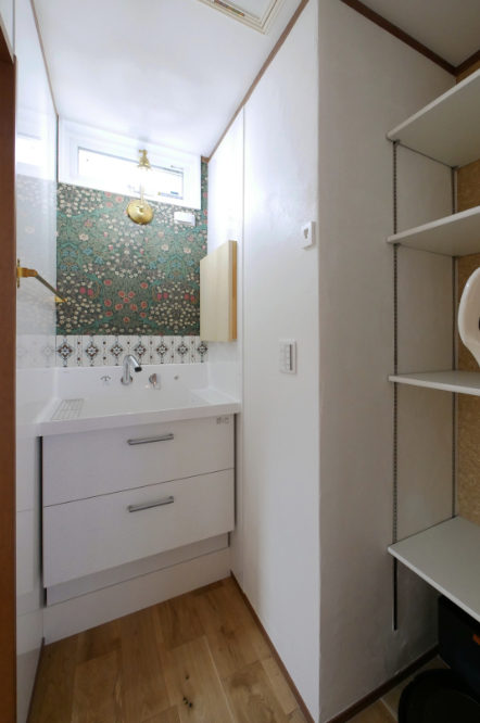 北九州市八幡東区「50代夫婦が暮らす平屋の終の棲家」高さを出した洗面台