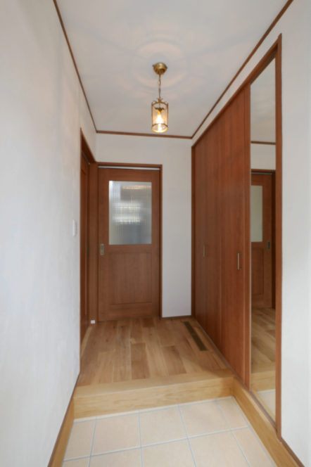 北九州市八幡東区「50代夫婦が暮らす平屋の終の棲家」コンパクトな玄関