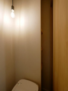北九州市小倉北区「25坪でも狭くない！4人家族の高性能住宅」の隠れトイレ収納