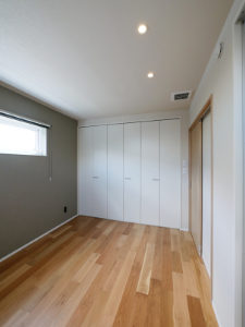 北九州市小倉北区「25坪でも狭くない！4人家族の高性能住宅」の6帖寝室