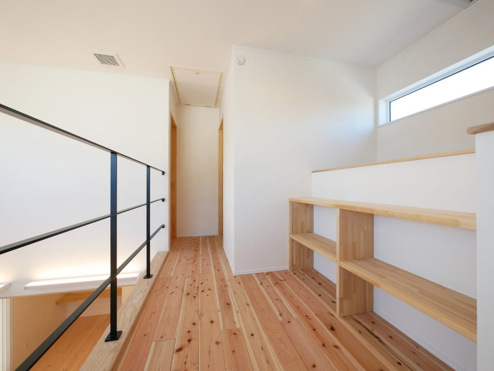 遠賀郡「大きな吹き抜けと家事ラク動線のある家」2階ホール
