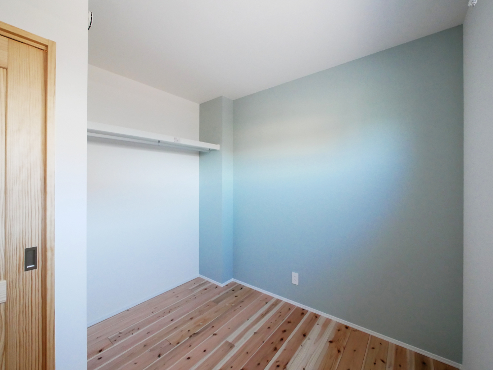 遠賀郡「大きな吹き抜けと家事ラク動線のある家」水色の子供部屋