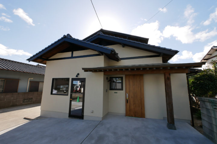 北九州市小倉南区「築48年断熱性能向上リノベ～家事動線が整うカフェ併設住宅～」