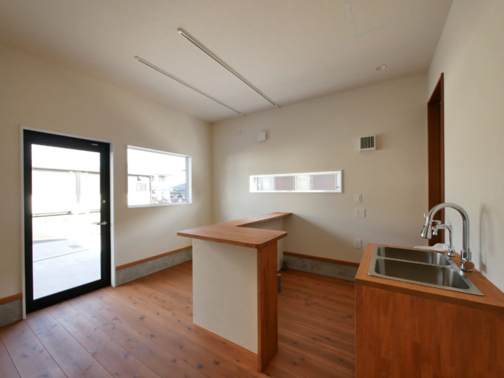 北九州市小倉南区「築48年断熱性能向上リノベ～家事動線が整うカフェ併設住宅～」